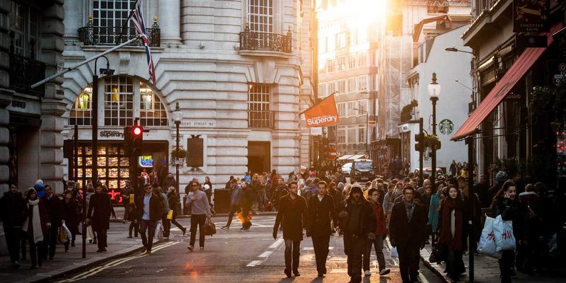 大学生参与志愿者服务：探索公益项目与社区服务的深层价值与实践路径